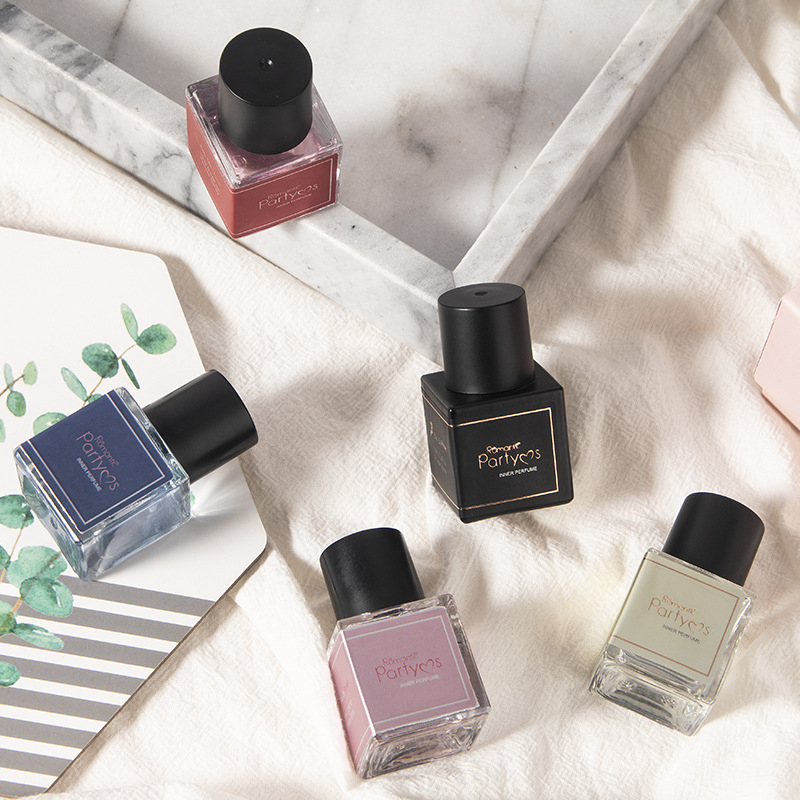 Nước Hoa Vùng Kín Nữ Romactic Party, Giúp Khử Mùi Hôi, Kháng Khuẩn, Thơm Lâu, Nhẹ Nhàng, Quyến Rũ 5ml - Daisy Perfume