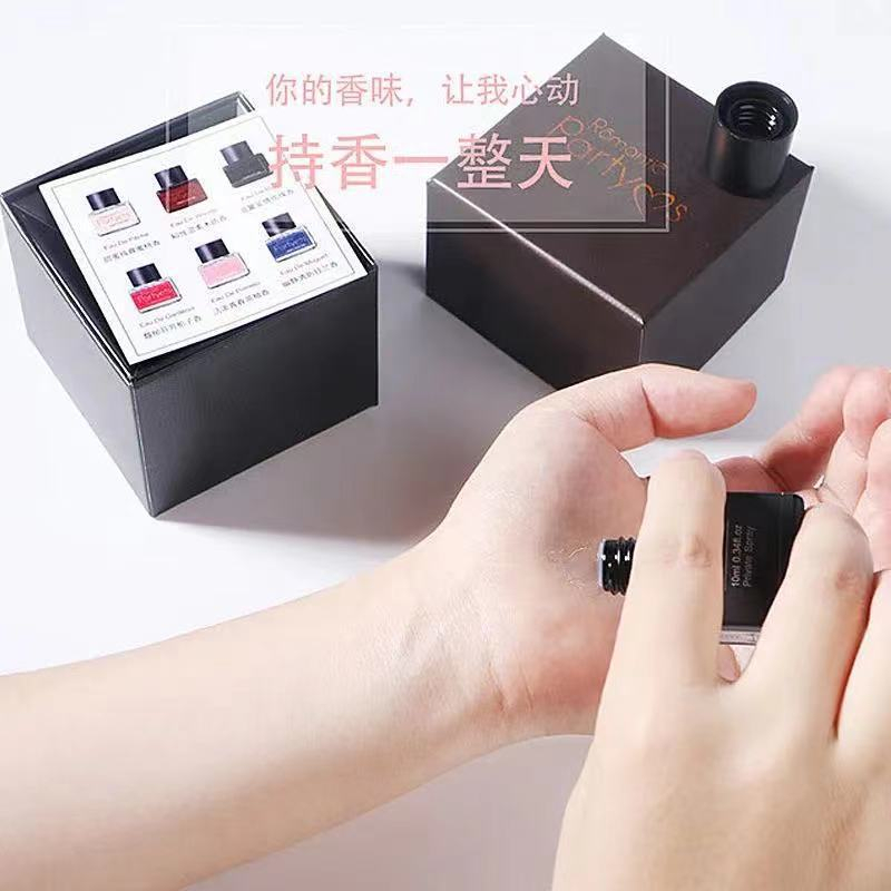 Nước Hoa Vùng Kín Nữ Romactic Party, Giúp Khử Mùi Hôi, Kháng Khuẩn, Thơm Lâu, Nhẹ Nhàng, Quyến Rũ 5ml - Daisy Perfume