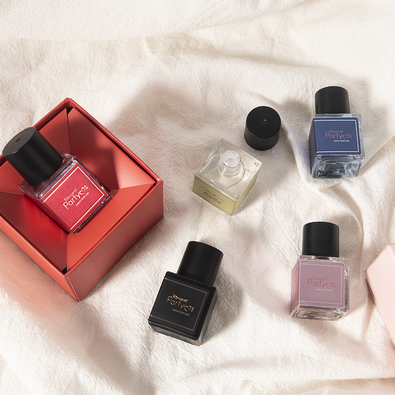 Nước Hoa Vùng Kín Nữ Romactic Party, Giúp Khử Mùi Hôi, Kháng Khuẩn, Thơm Lâu, Nhẹ Nhàng, Quyến Rũ 5ml - Daisy Perfume