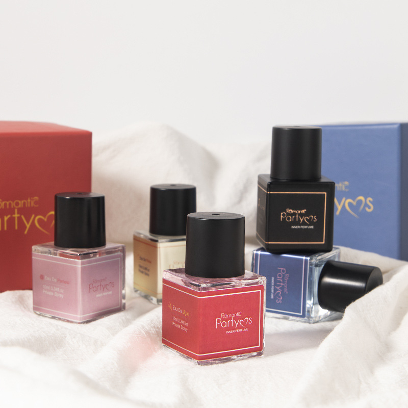 Nước Hoa Vùng Kín Nữ Romactic Party, Giúp Khử Mùi Hôi, Kháng Khuẩn, Thơm Lâu, Nhẹ Nhàng, Quyến Rũ 5ml - Daisy Perfume