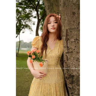 Mozz - Váy hoa vàng cổ V