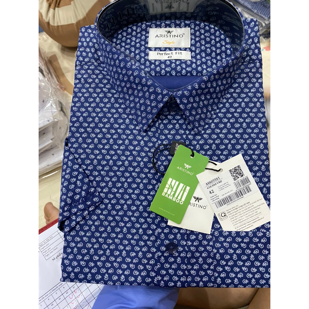 Áo sơ mi nam ngắn tay Aristino  sọi tre thấm hút tà bằng form rộng  ASS055S1