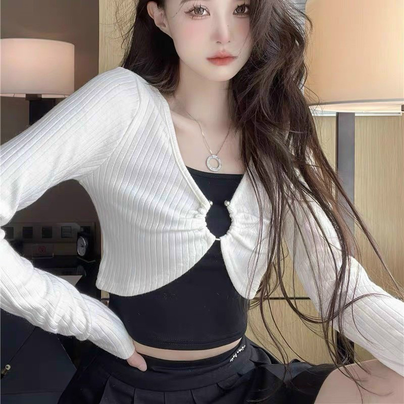 Set áo CROPTOP ngực cài khoen tròn , phối màu sành điệu vải gân tăm