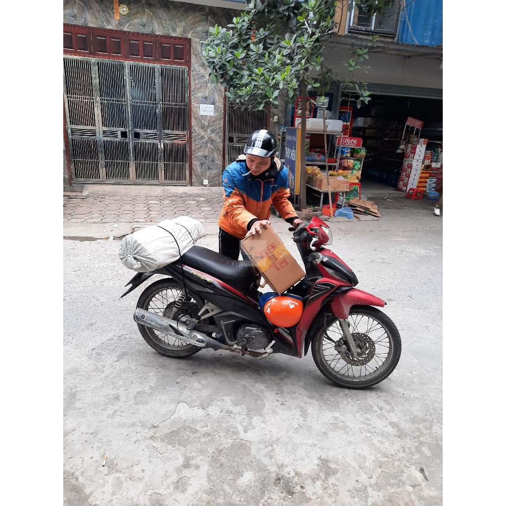 Lưới thủy tinh gia cố chống thấm, lưới mềm dễ thi công, sợi dai chắc không bị xô sợi. Lưới 2x2 mềm, cuộn 1x30m