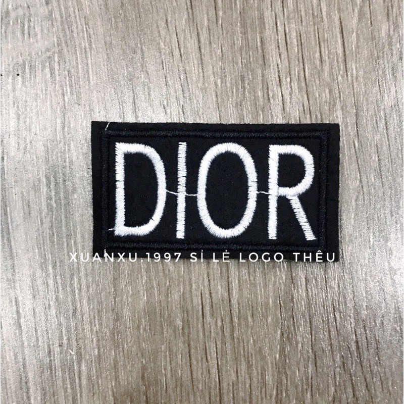 sticker , logo thêu vuông dio.r ủi