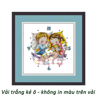 Tranh thêu chữ thập không in màu trên vải - đồng hồ 2 em bé - dh101 32 x 32 cm