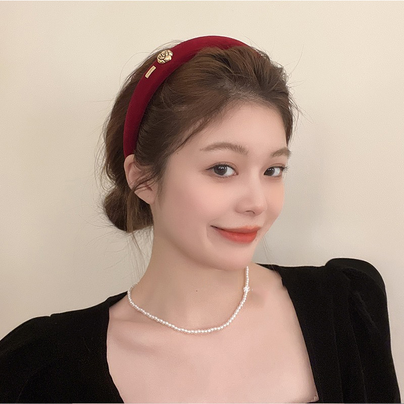 Bờm tóc nhung đính tag và hoa trà phong cách sang trọng MB823