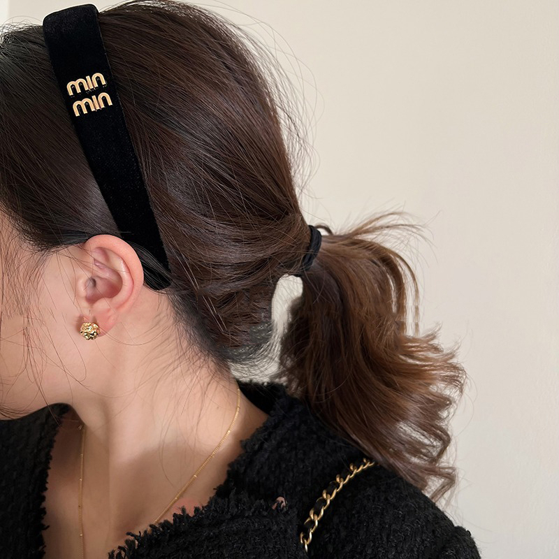 Bờm tóc nhung bản to đính chữ và hạt sang trọng MB828