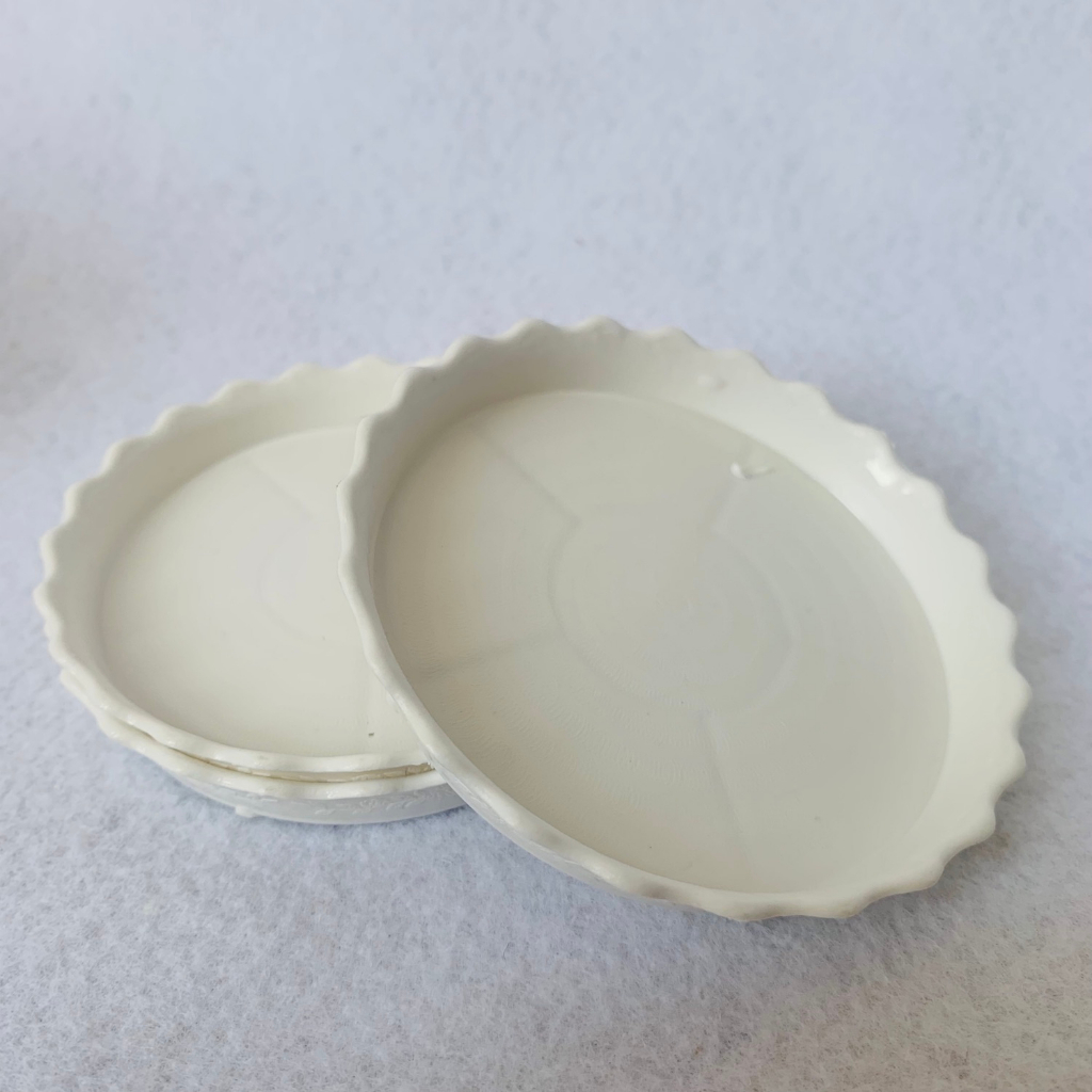 Đĩa lót chậu cây VinaXinh bằng nhựa size 9cm