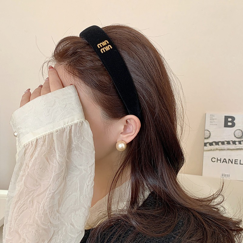 Bờm tóc nhung bản to đính chữ và hạt sang trọng MB828