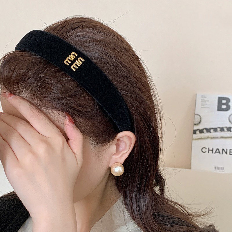 Bờm tóc nhung bản to đính chữ và hạt sang trọng MB828