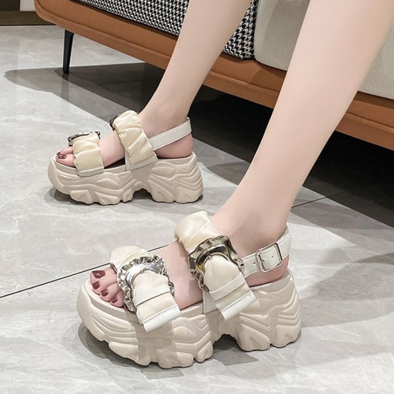 Dép sandal nữ quai khoá kiểu đế 8cm