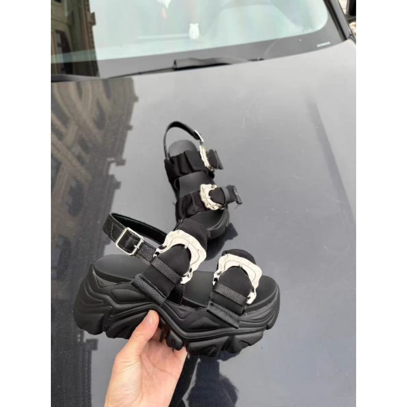 Dép sandal nữ quai khoá kiểu đế 8cm