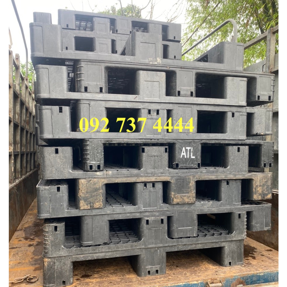 Pallet Nhựa, Pallet Cũ 110x110x15cm/ Liên Hệ 092 737 4444/ Màu Đen/ Pallet Nhựa 3 Chân/ Dùng Xe Nâng Tay/ Pallet Nhựa Cũ