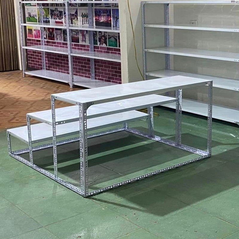 Kệ sắt bậc thang 3,4,5 tầng dài 60cm rộng 30cm cao 90,120,150cm là loại kệ tam cấp trưng bày hàng hóa, rau củ, hoa quả