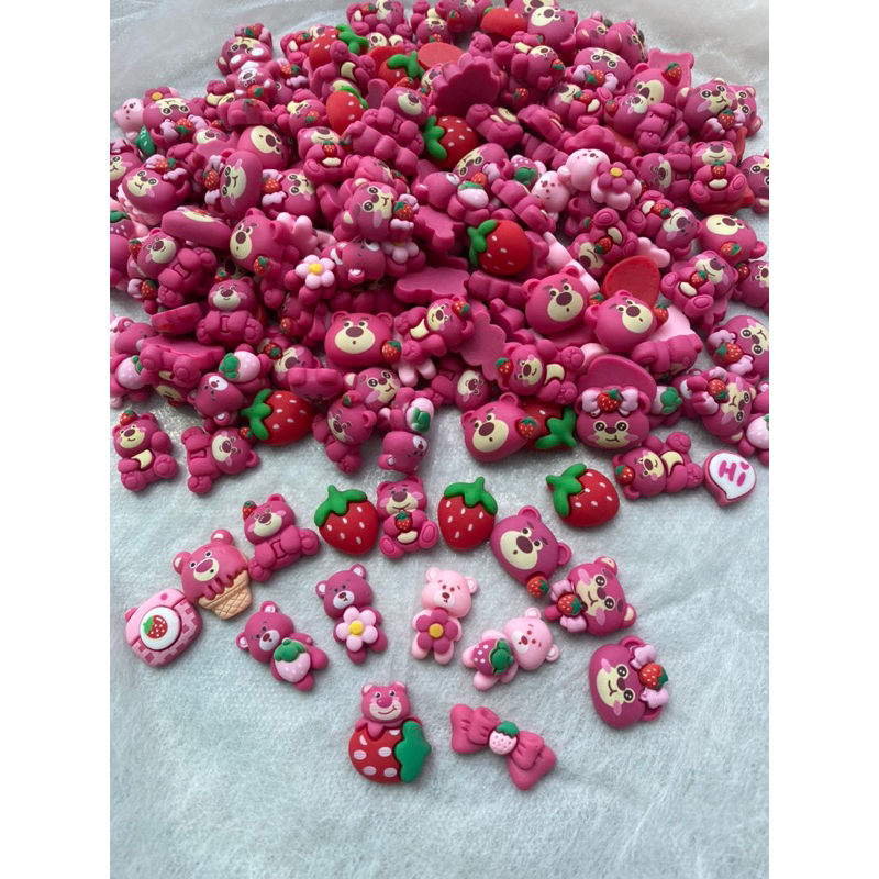 20 mẫu charm gấu dâu đục trong mix hot trend làm đồ handmade