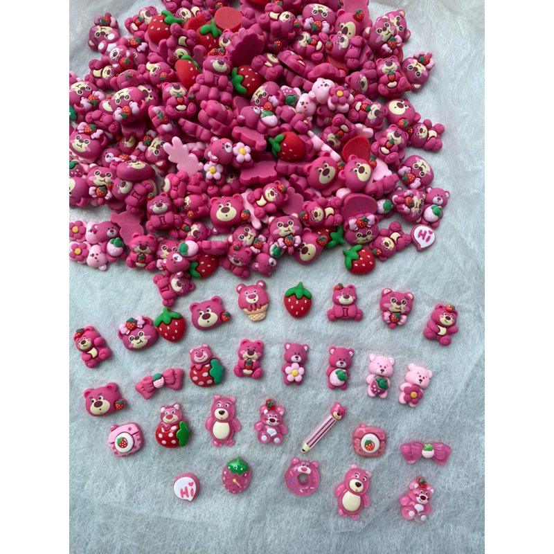 20 mẫu charm gấu dâu đục trong mix hot trend làm đồ handmade