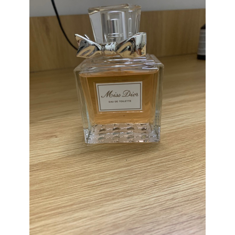 Pass nước hoa của Miss Dior