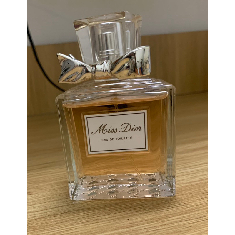 Pass nước hoa của Miss Dior