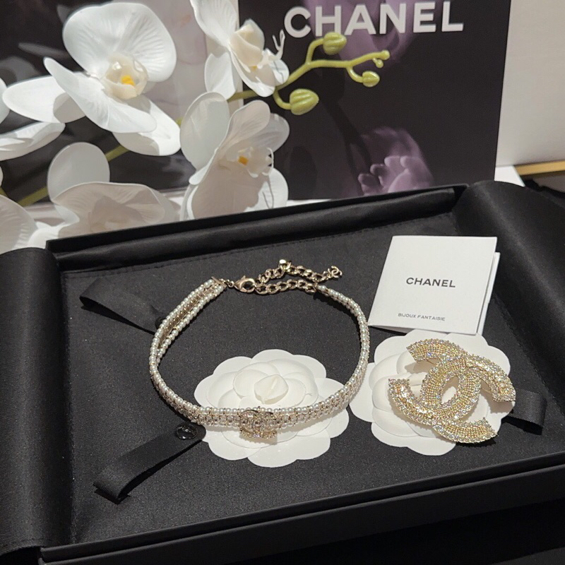 Set vòng cổ choker + ghim cài áo trang sức cao cấp CN Channel 2023