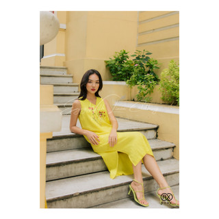 Đầm Suông ROXY Thêu Hoa Xẻ Tà Thanh Lịch 9020