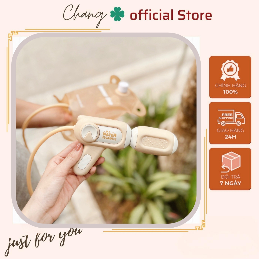 SÚNG NƯỚC PHIÊN BẢN CÓ TÚI ĐEO ĐỰNG NƯỚC LUN QUÁ XỊN , MÀU BE XINH XĨU NỮA. MẸ CÒN MÊ HUỐNG GÌ CON.