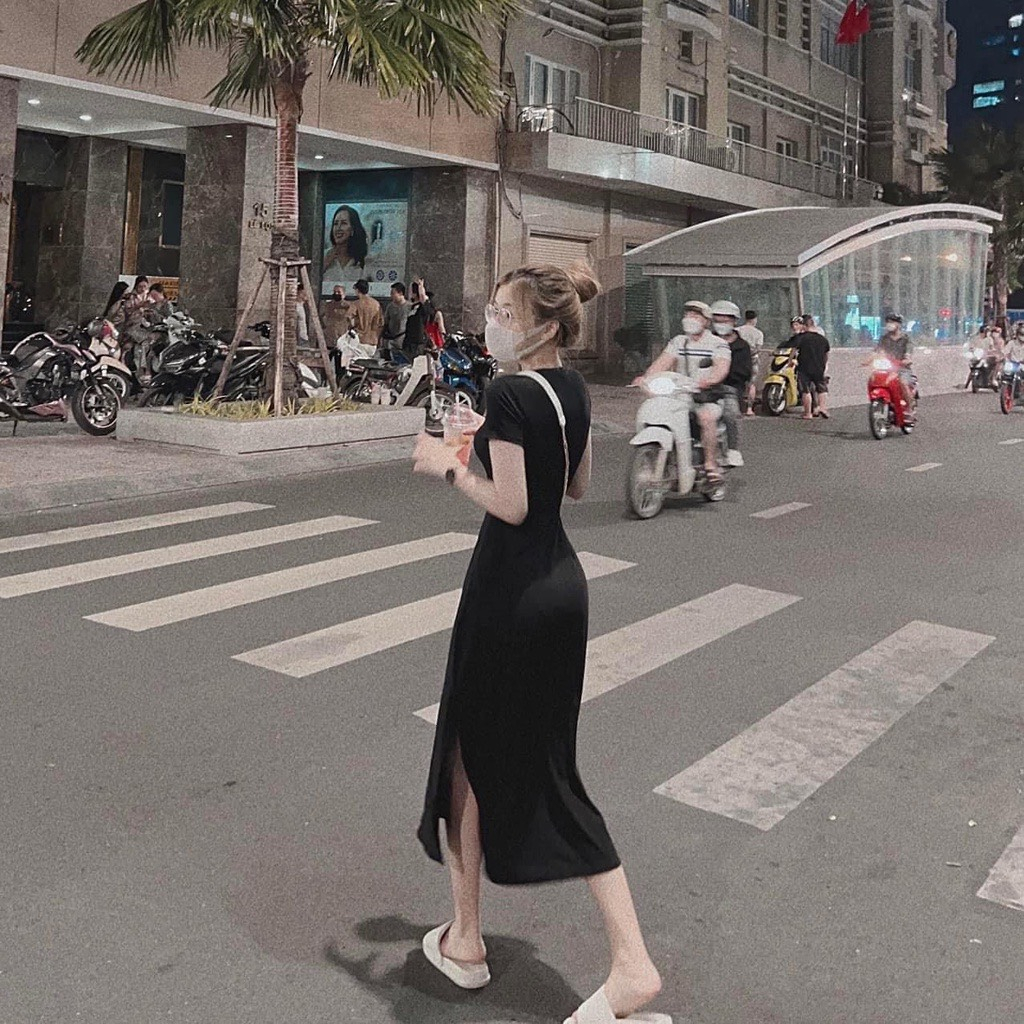 Đầm ôm body dáng xòe cổ tròn xẻ tà - đâm nữ
