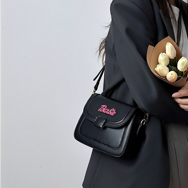 Túi đeo chéo dáng vuông Barbie Butterfly