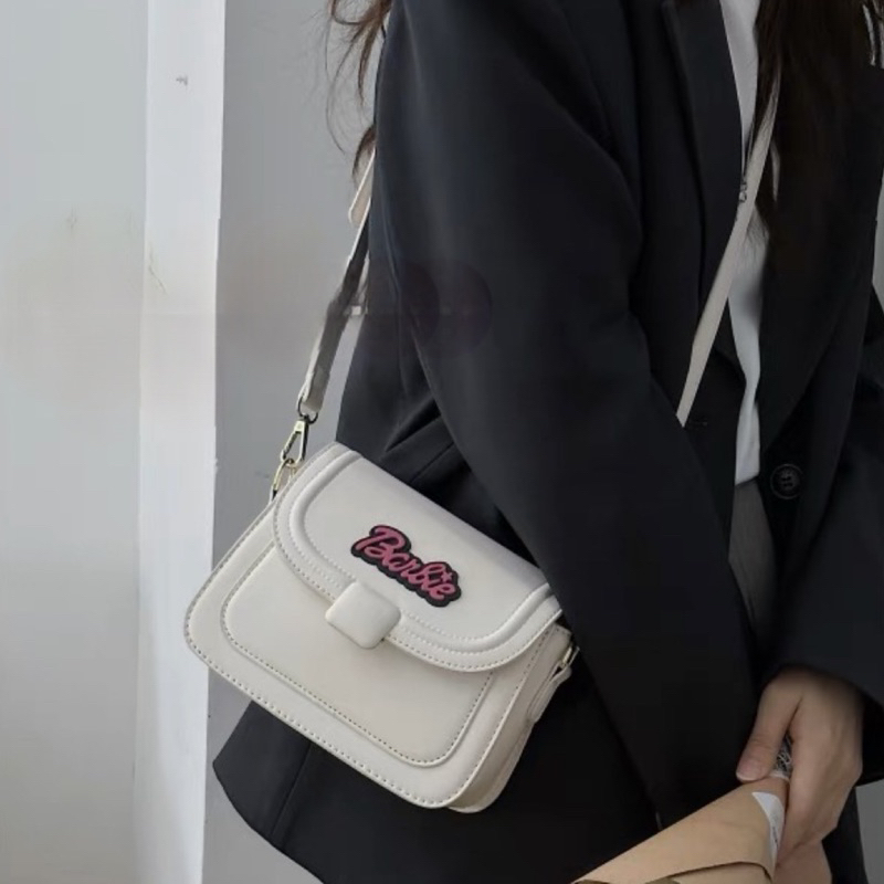 Túi đeo chéo dáng vuông Barbie Butterfly