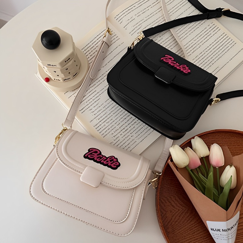 Túi đeo chéo dáng vuông Barbie Butterfly