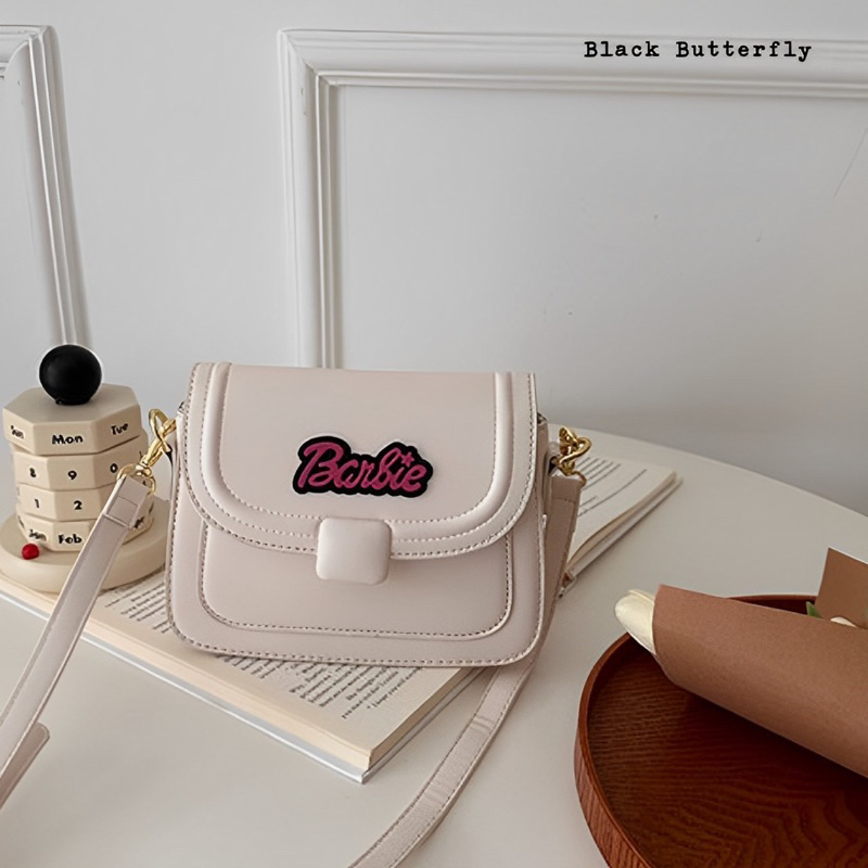 Túi đeo chéo dáng vuông Barbie Butterfly