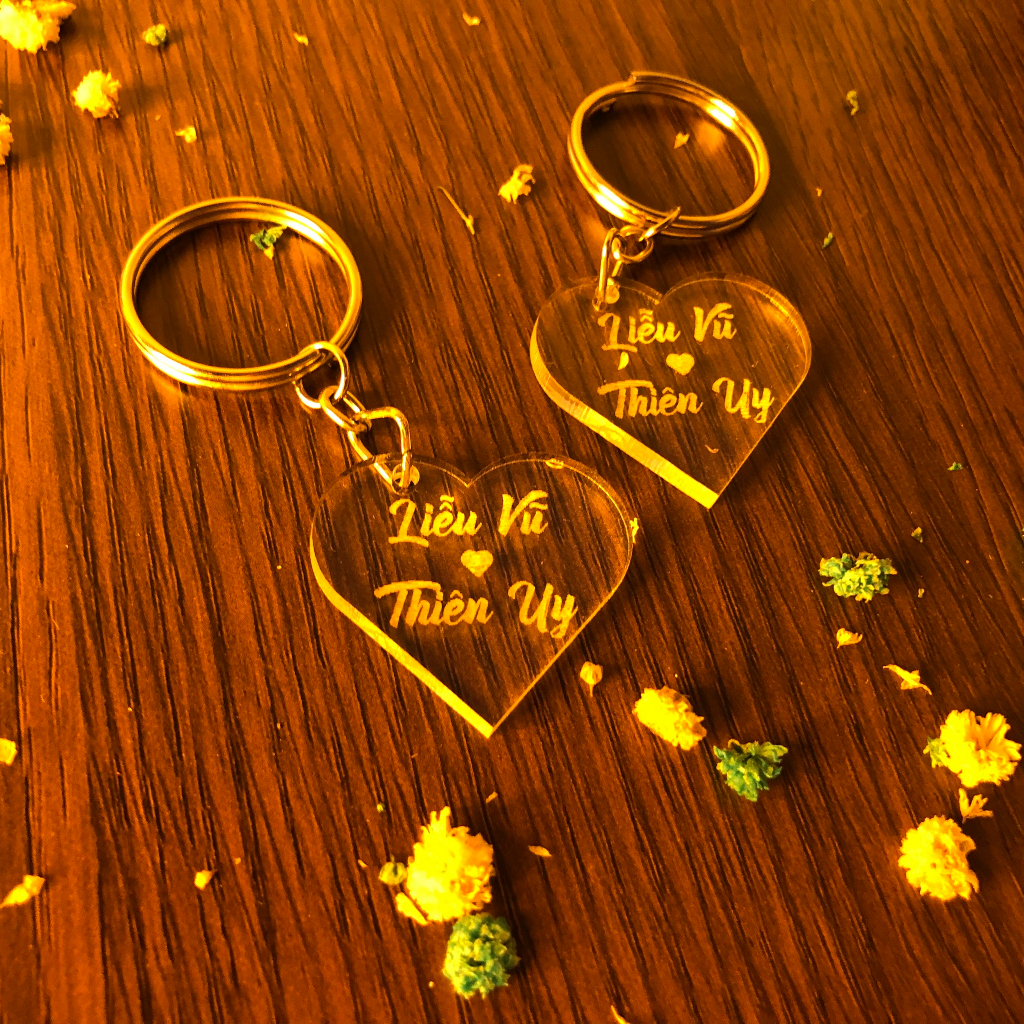 Móc khoá khắc tên, chữ theo yêu cầu