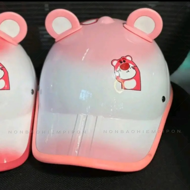 Nón bảo hiểm lưỡi trai kết gấu dâu loại 1 lòng 2 lớp dày dặn kèm tai gấu cute , nón kết gấu dâu có khoét sau cột tóc