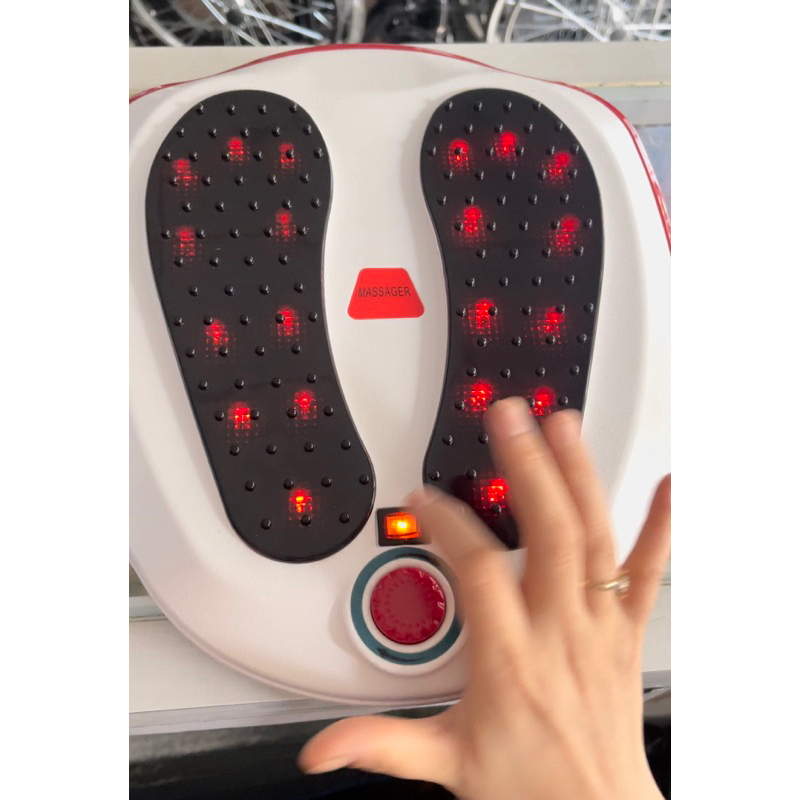 Máy massage chân có đèn hồng ngoại sưởi ấm lòng bàn chân,lưu thông máu,tê bì,đau nhức mỏi mệt,cho giấc ngủ ngon