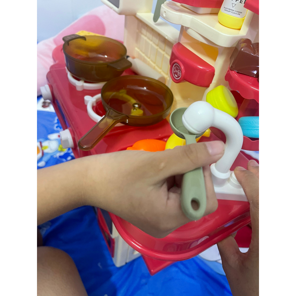 Quà giáng sinh cho bé - Đồ chơi bếp nấu ăn có vòi rửa, bếp phun sương sinh động, bếp cao 72cm cho bé chơi thỏa thích