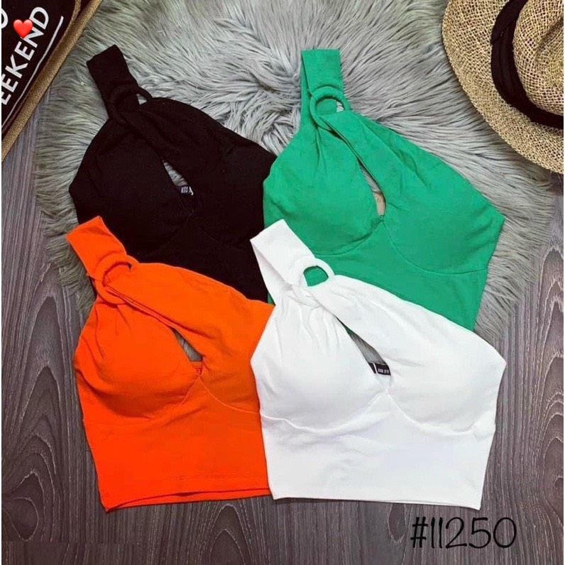 Áo kiểu khoen tròn chéo ngực hở 1 bên vai kiểu dáng croptop có mút ngực hot hit , chất thun bozip dày dặn