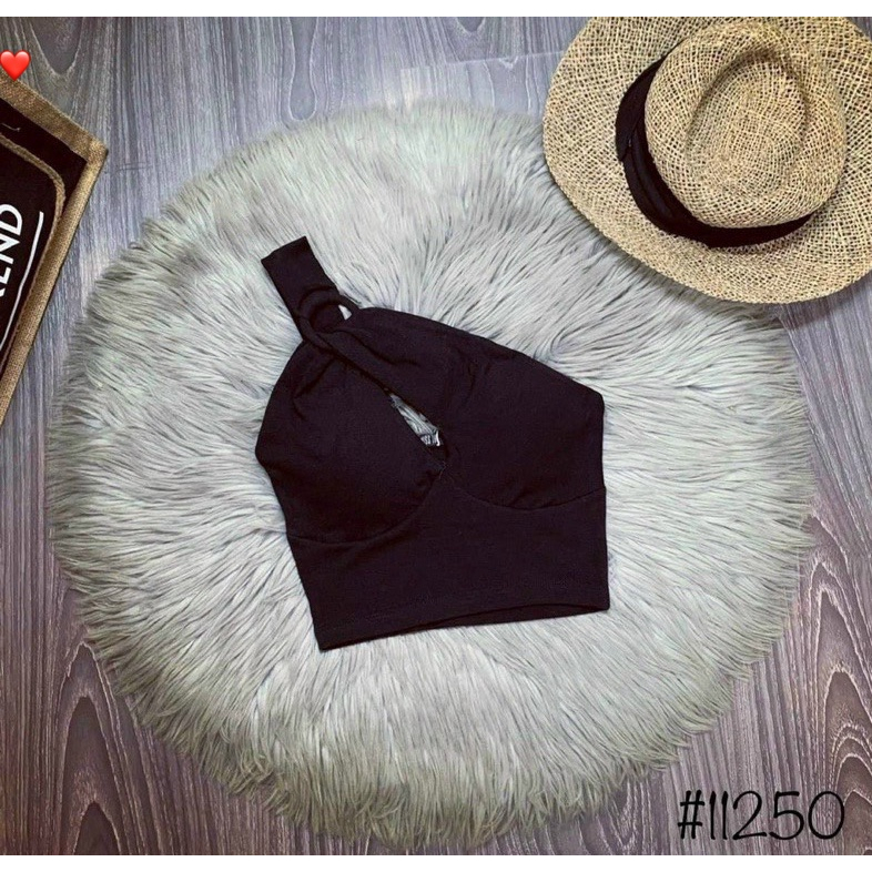 Áo kiểu khoen tròn chéo ngực hở 1 bên vai kiểu dáng croptop có mút ngực hot hit , chất thun bozip dày dặn