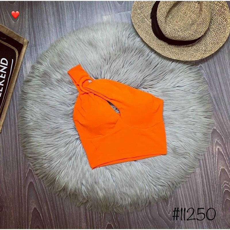 Áo kiểu khoen tròn chéo ngực hở 1 bên vai kiểu dáng croptop có mút ngực hot hit , chất thun bozip dày dặn