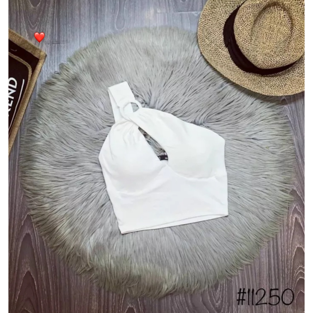 Áo kiểu khoen tròn chéo ngực hở 1 bên vai kiểu dáng croptop có mút ngực hot hit , chất thun bozip dày dặn