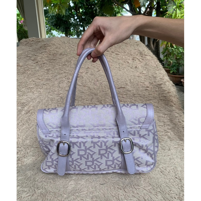 Túi chuẩn si. Túi qua sử dụng. Khách vui lòng xem hình nếu muốn biết thêm thông tin sản phẩm mời khách vô chat . Thanks.