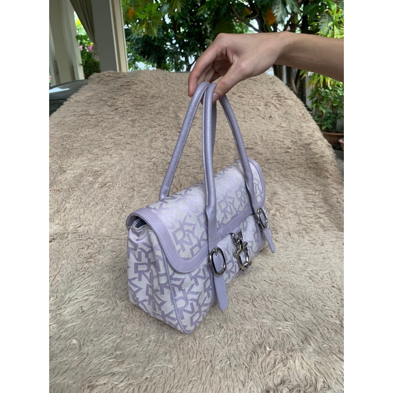 Túi chuẩn si. Túi qua sử dụng. Khách vui lòng xem hình nếu muốn biết thêm thông tin sản phẩm mời khách vô chat . Thanks.