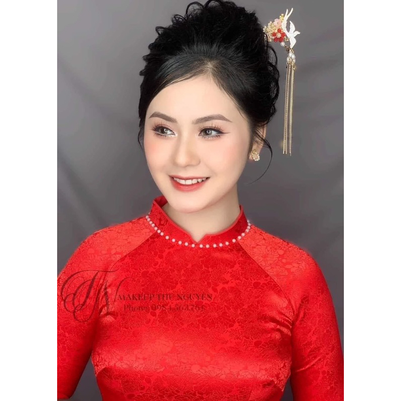 châm đỏ cài tóc cô dâu siêu xinh