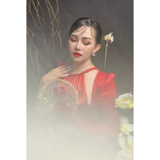 châm đỏ cài tóc cô dâu siêu xinh