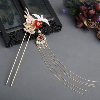 châm đỏ cài tóc cô dâu siêu xinh