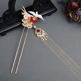 châm đỏ cài tóc cô dâu siêu xinh