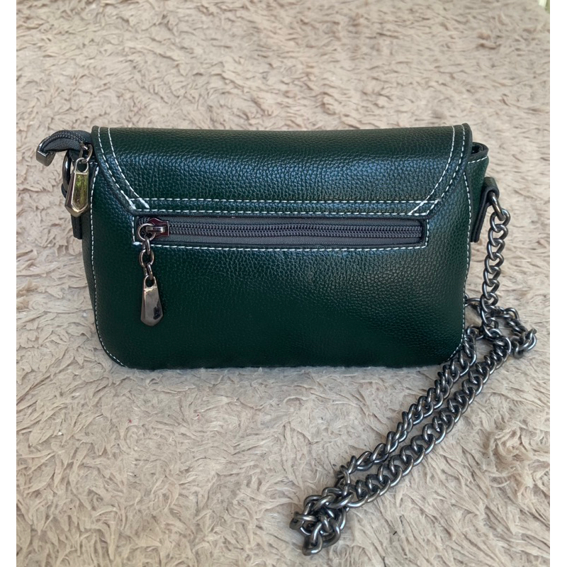 Túi khách gửi thanh lý,túi qua sử dụng .Vui lòng xem hình nếu muốn biết thêm thông tin sản phẩm mời khách vô chat.Thanks