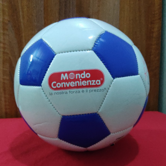 Quả bóng đá phong cách cổ điển màu xanh trắng tặng kim bơm