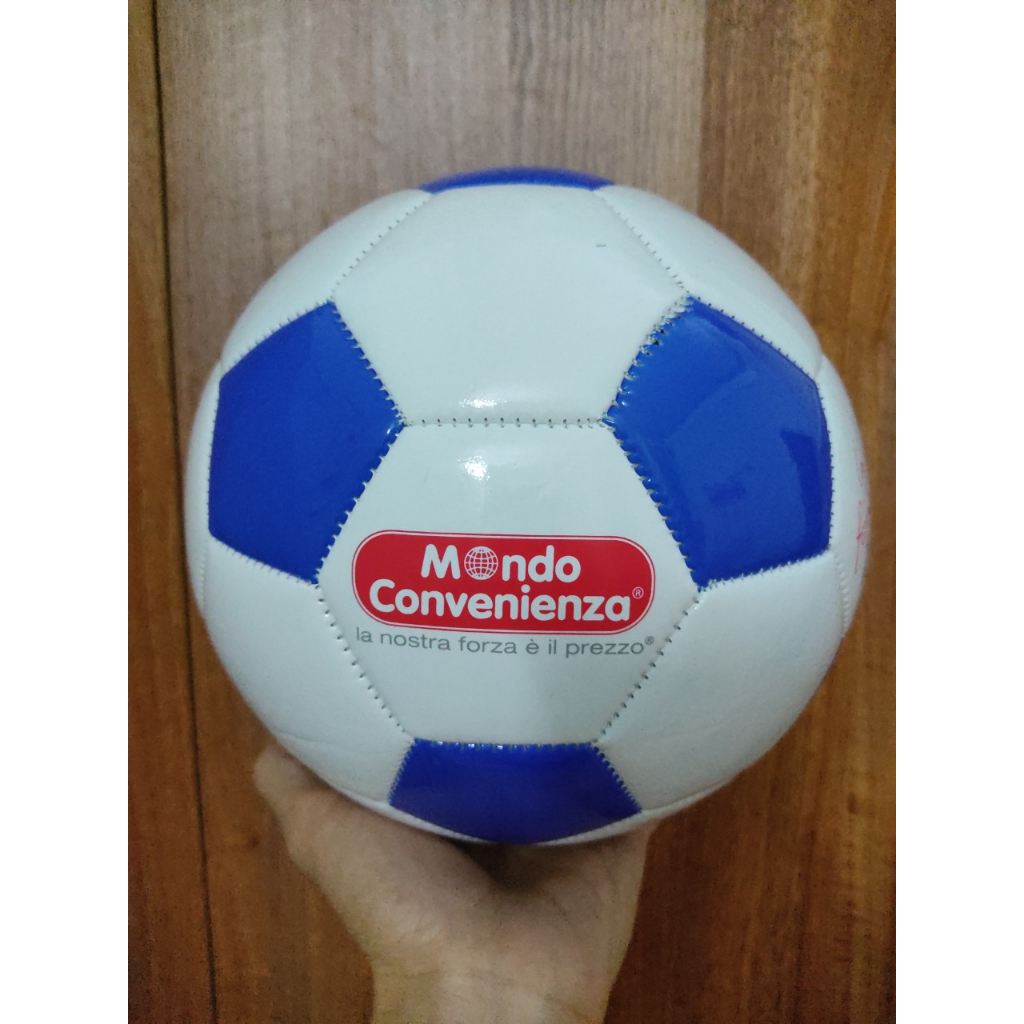 Quả bóng đá phong cách cổ điển màu xanh trắng tặng kim bơm