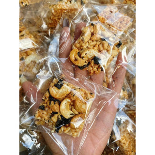 Gói 500gr Snack cơm cháy phủ hạt điều mix rong biển lúc lắc giòn rụm