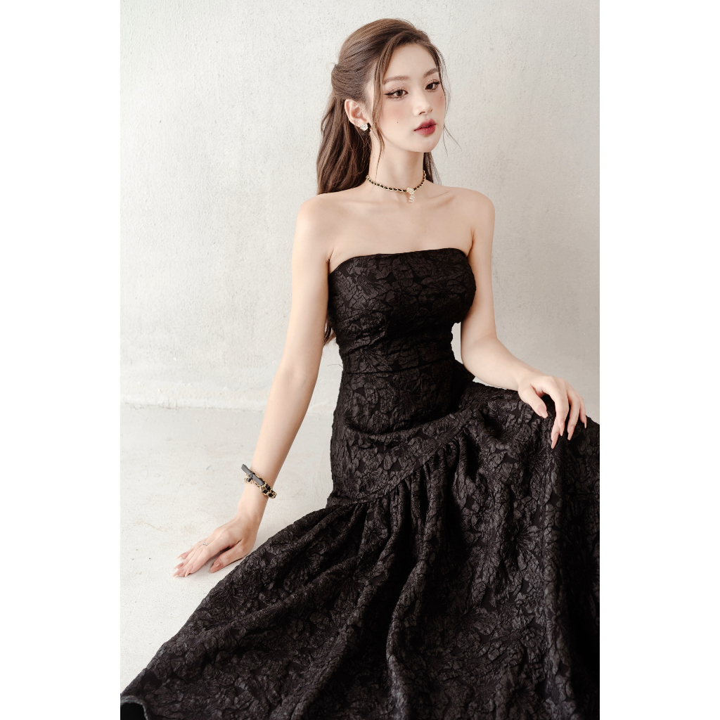 𝐒𝐭𝐞𝐥𝐥𝐚 𝐃𝐫𝐞𝐬𝐬 - váy cúp ngực gấm dập hoa nổi màu đen